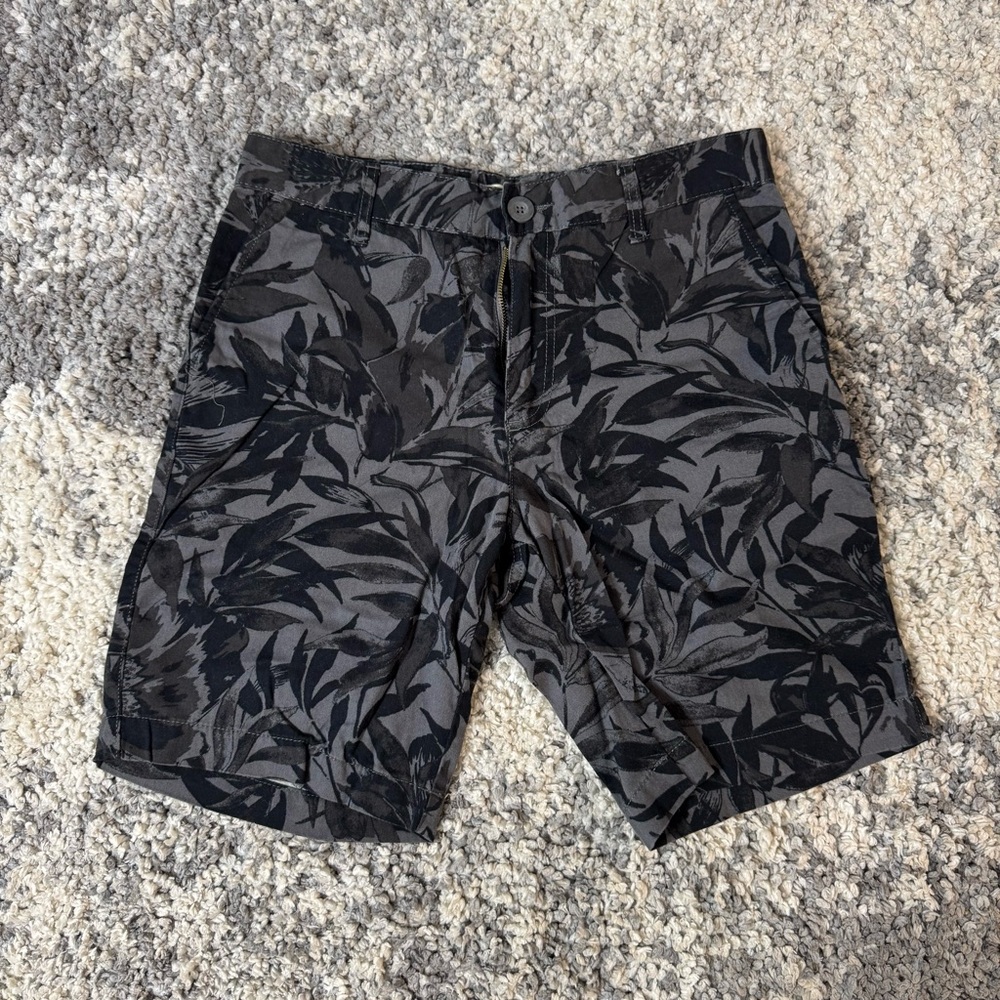 Retrofit, Men's Black Tropical Leaf Pattern Shorts with 9” Inseam, US Size: 32